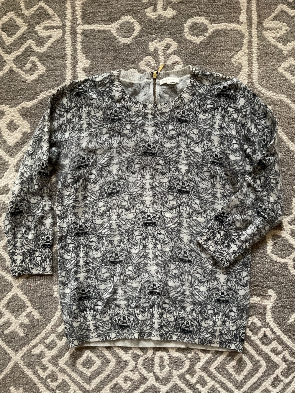CLUB MONACO Sweater Black and White. Size M.
